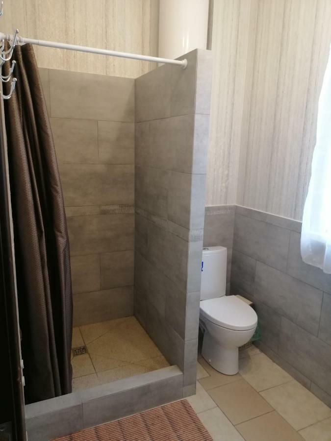 Комната с двухспальной кроватью возле м Осокорки Киев Экстерьер фото